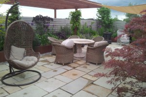 SHELTERED COURTYARD PAVING WORCESTERSHIRE