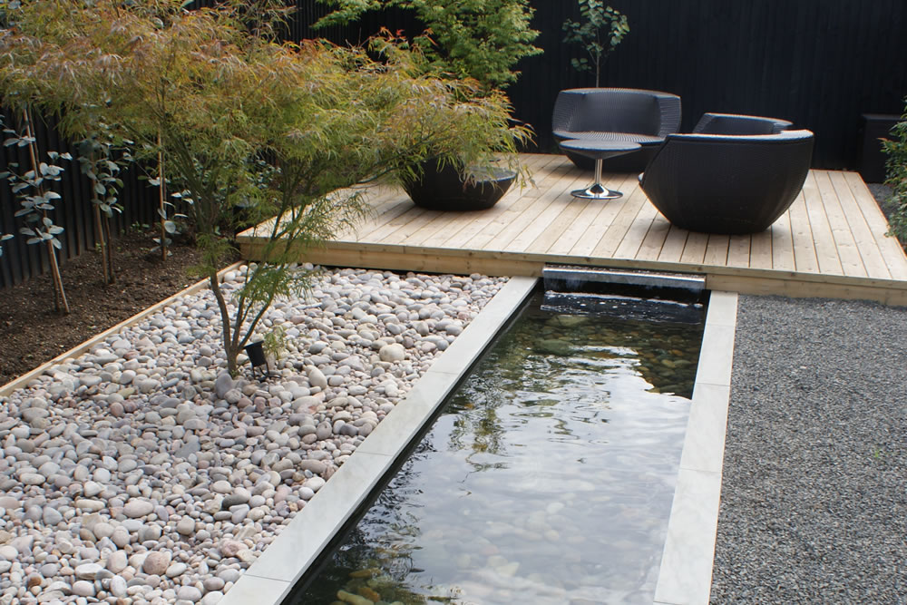 Minimal Japanese Outdoor Living Space