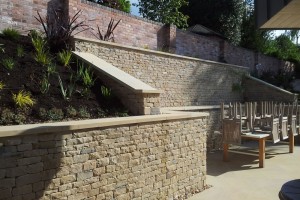 MODERN COTSWOLD STONE RETAINING WALL CHELTENHAM GLOUCESTERSHIRE